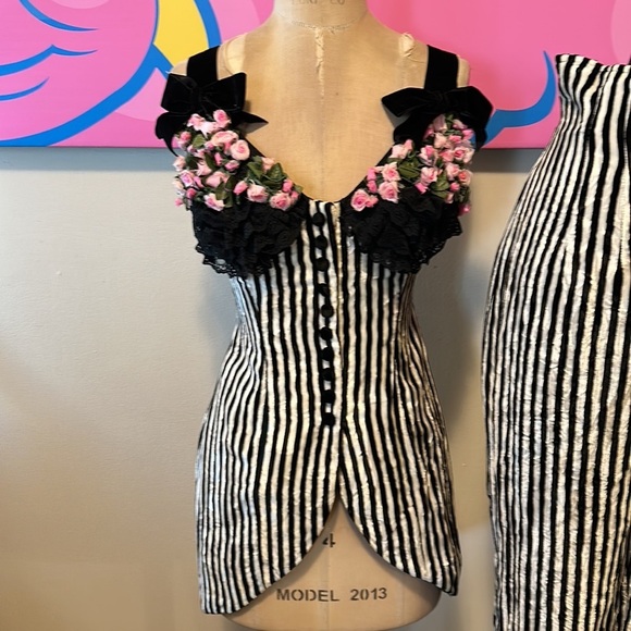 IDOL Black White Striped Velvet Corset Top and Pants Set - Picture 2 of 14